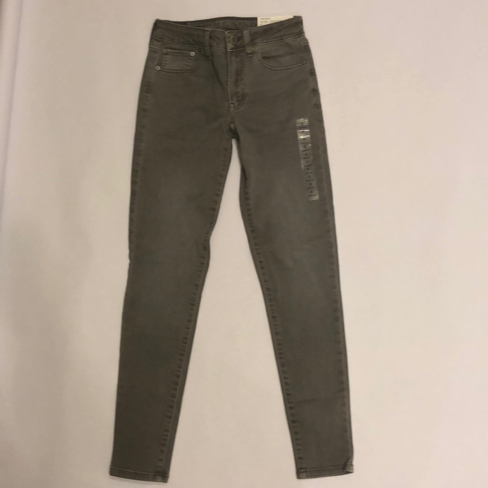 NEW W/ TAGS - Super Stretch Hi-Rise Jeggings